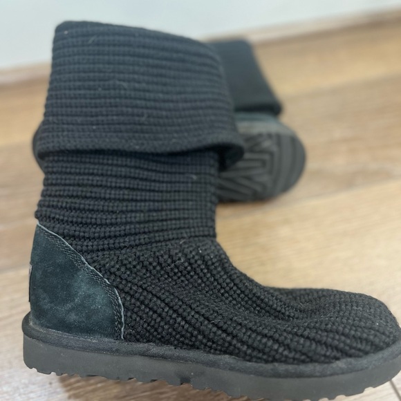 Womens UGG Classic Cardy Boots - Picture 2 of 9